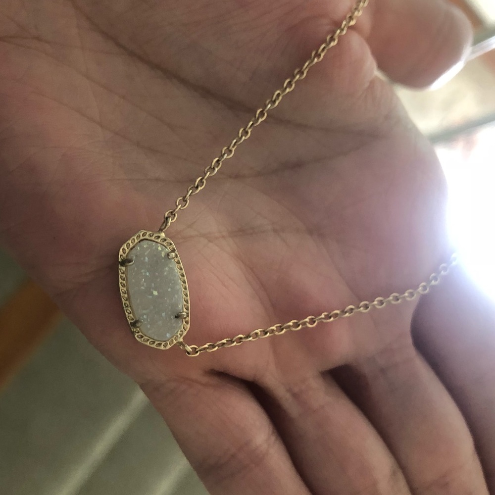 Kendra Scott necklace